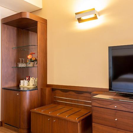 Jiyeh Marina Resort Hotel & Chalets Jieh Ngoại thất bức ảnh